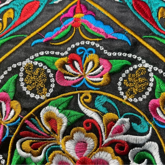 Embroidered Tibetan colorful gesang flower clutch / NWOT - Picture 6 of 8